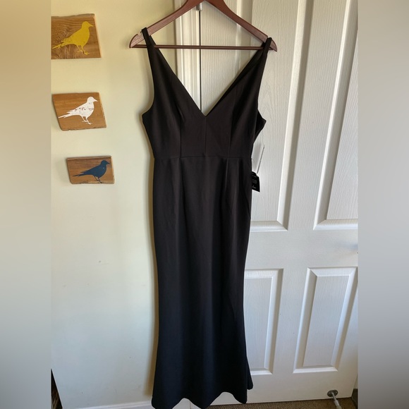 Lulus - black gown - Picture 1 of 4
